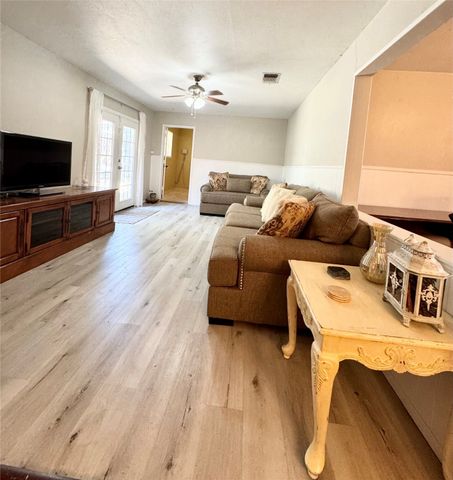 901 Gregory Avenue, Bedford, TX 76022