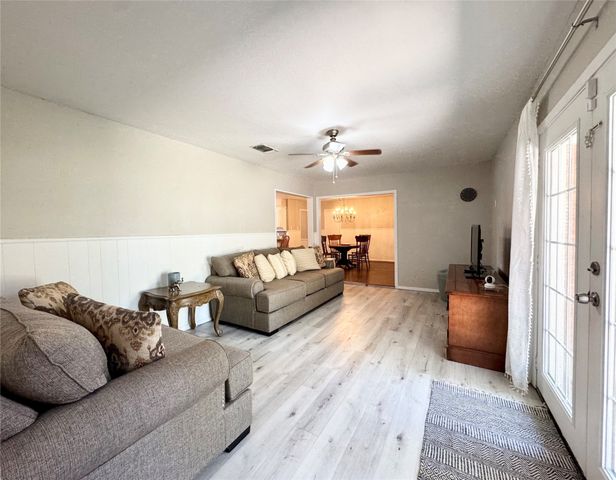 901 Gregory Avenue, Bedford, TX 76022