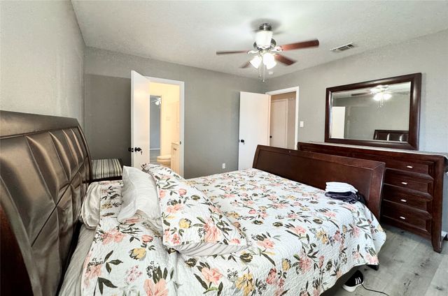 901 Gregory Avenue, Bedford, TX 76022