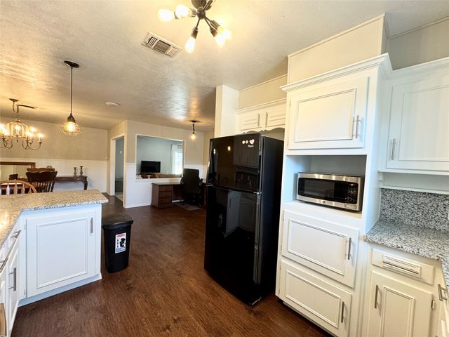 901 Gregory Avenue, Bedford, TX 76022