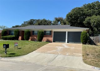 901 Gregory Avenue, Bedford, TX 76022