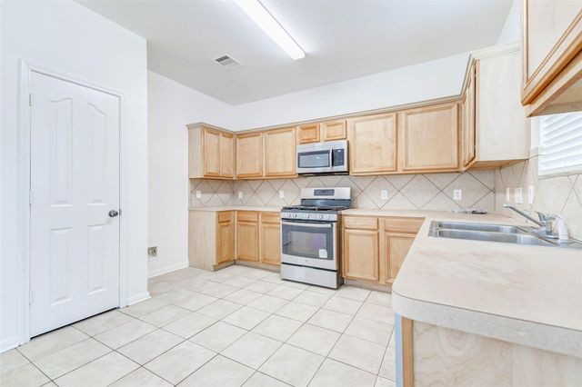 8115 Barnes Ridge Lane, Houston, TX 77072