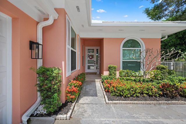 8488 Beaconhill Road, Palm Beach Gardens, FL 33410