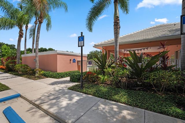 8488 Beaconhill Road, Palm Beach Gardens, FL 33410