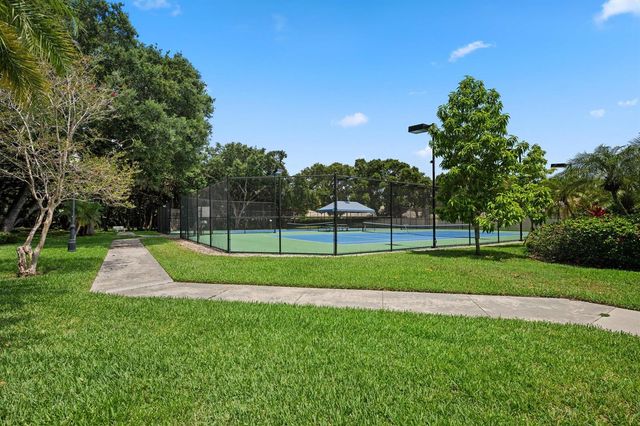 8488 Beaconhill Road, Palm Beach Gardens, FL 33410