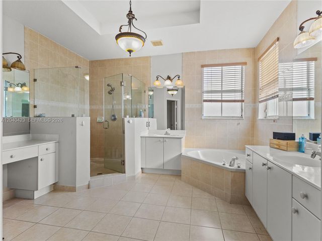 8542 NW 111th Court, Doral, FL 33178