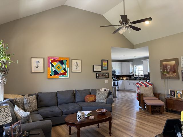 731 Mount Vernon Rd, Bethpage, TN 37022