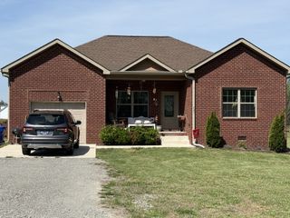 731 Mount Vernon Rd, Bethpage, TN 37022