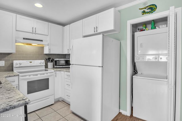 1305 Carolina Beach Avenue N Apt 1a, Carolina Beach, NC 28428