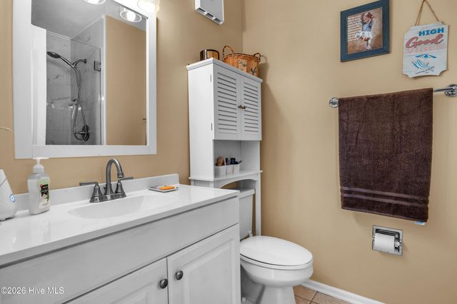 1305 Carolina Beach Avenue N Apt 1a, Carolina Beach, NC 28428