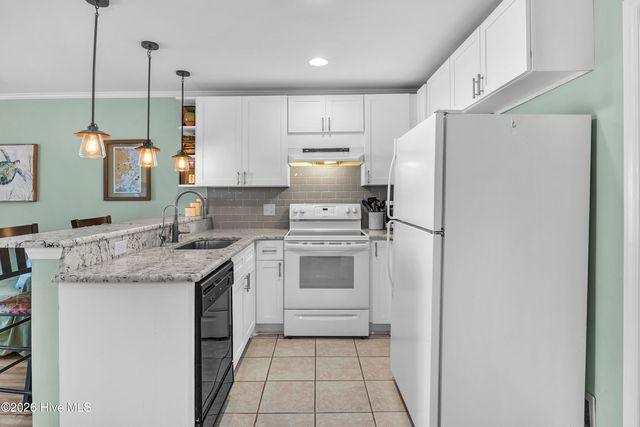 1305 Carolina Beach Avenue N Apt 1a, Carolina Beach, NC 28428