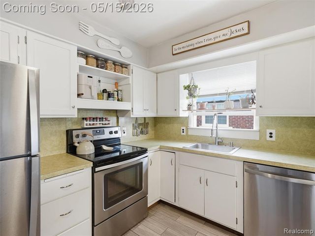 14886 Arlington Avenue, Allen Park, MI 48101