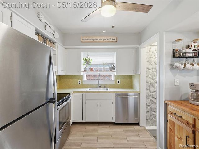 14886 Arlington Avenue, Allen Park, MI 48101
