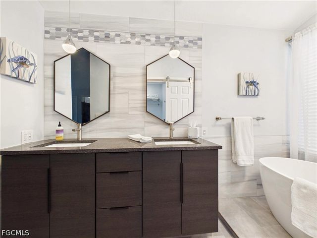 27171 Enclave DR, Bonita Springs, FL 34134
