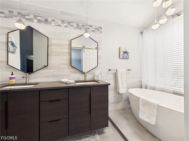 27171 Enclave DR, Bonita Springs, FL 34134