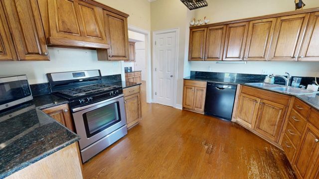 219 Shell Beach Dr, Lake Charles, LA 70601