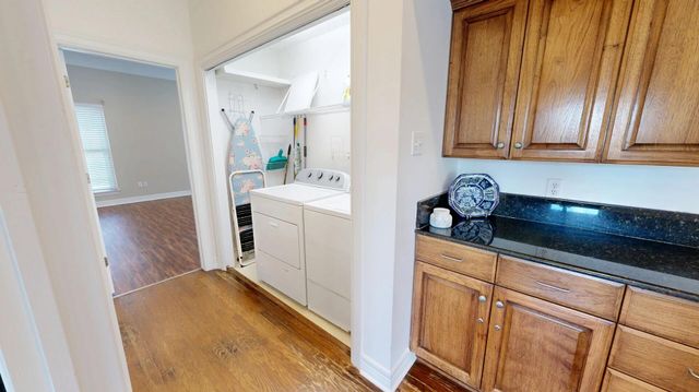 219 Shell Beach Dr, Lake Charles, LA 70601