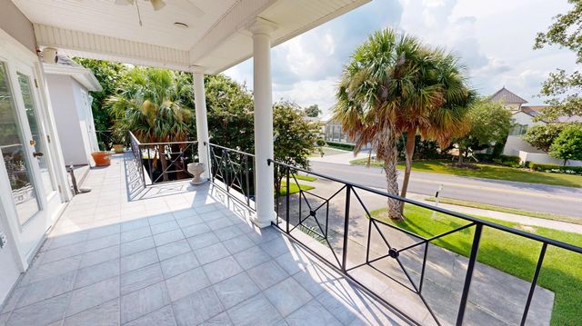 219 Shell Beach Dr, Lake Charles, LA 70601