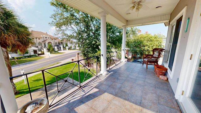 219 Shell Beach Dr, Lake Charles, LA 70601