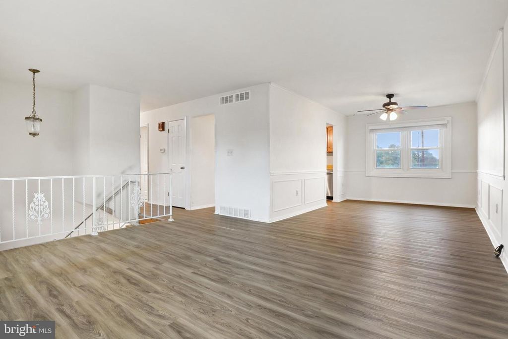 4 E SCHOOLSIDE DRIVE, Mechanicsburg, PA 17055