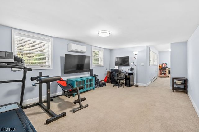 323 Main St, Ogdensburg Boro, NJ 07439