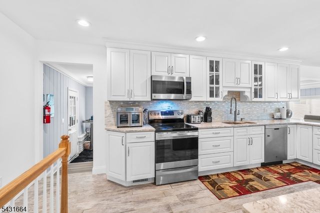 323 Main St, Ogdensburg Boro, NJ 07439