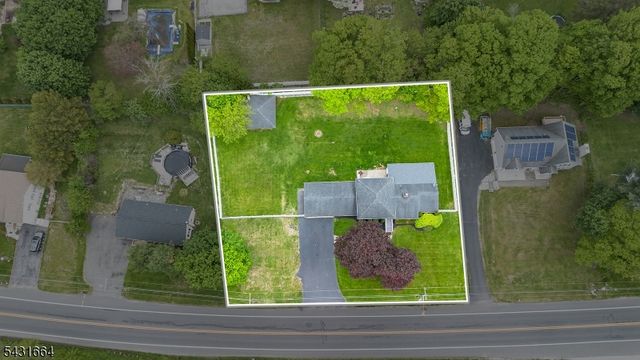 323 Main St, Ogdensburg Boro, NJ 07439