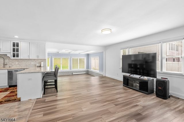 323 Main St, Ogdensburg Boro, NJ 07439