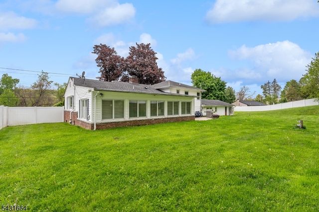 323 Main St, Ogdensburg Boro, NJ 07439
