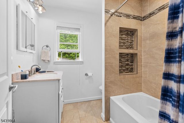 323 Main St, Ogdensburg Boro, NJ 07439