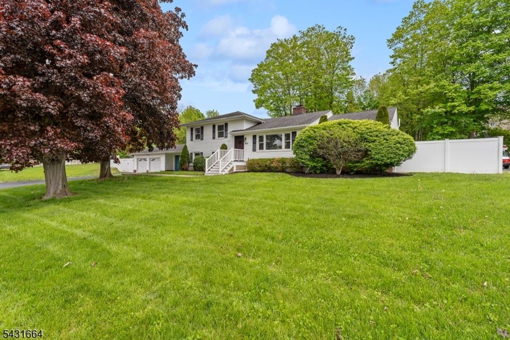 323 Main St, Ogdensburg Boro, NJ 07439