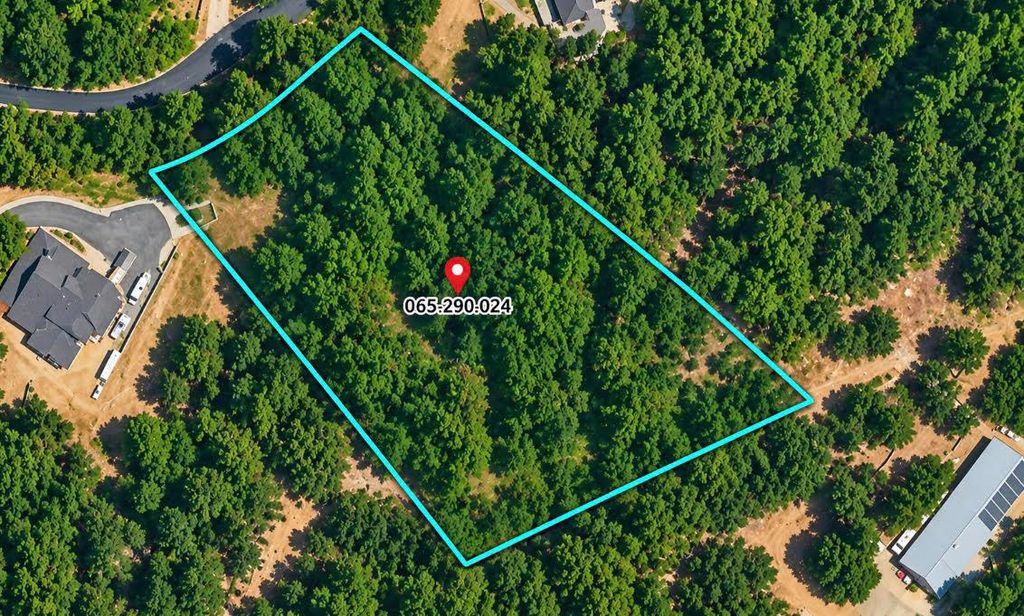 Image 1 of property listing at 0 Pineview Court, Oakhurst, CA 93644