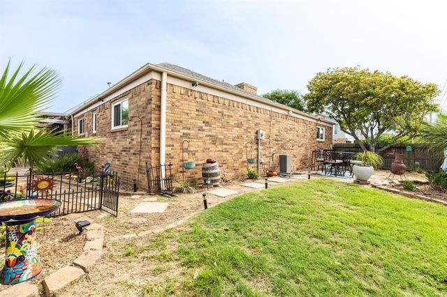 29 Quintana Drive, Galveston, TX 77554