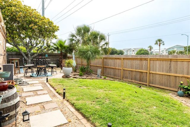 29 Quintana Drive, Galveston, TX 77554