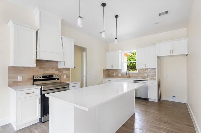 1302 Lamar Street, Liberty, TX 77575