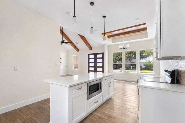 1302 Lamar Street, Liberty, TX 77575
