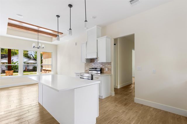 1302 Lamar Street, Liberty, TX 77575