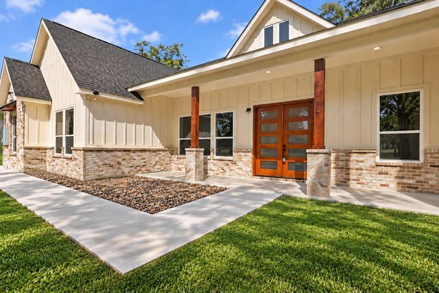 1302 Lamar Street, Liberty, TX 77575