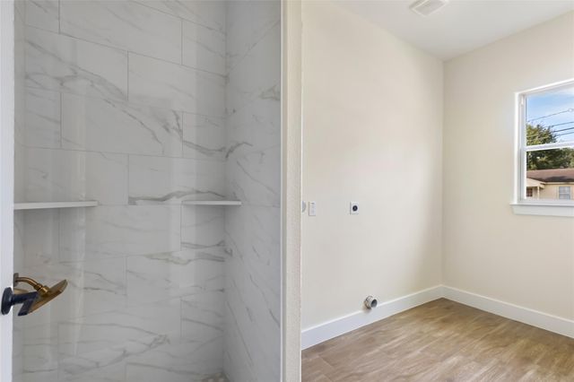 1302 Lamar Street, Liberty, TX 77575