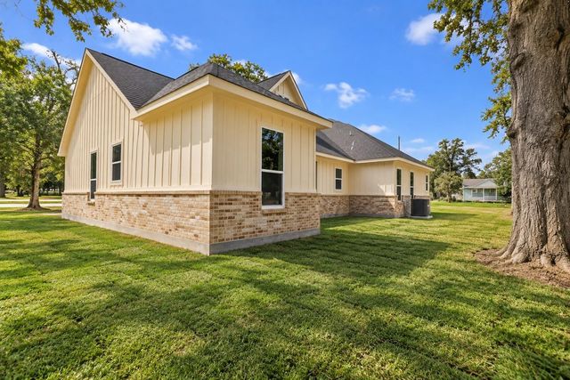 1302 Lamar Street, Liberty, TX 77575