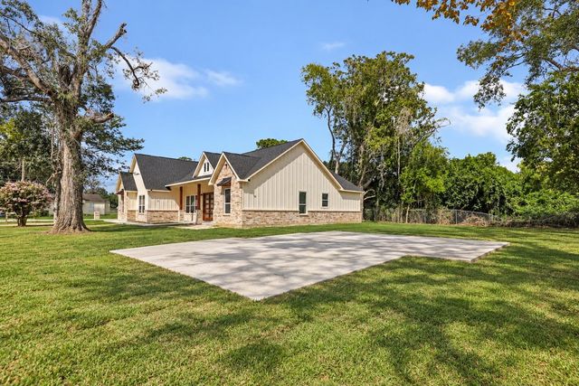 1302 Lamar Street, Liberty, TX 77575
