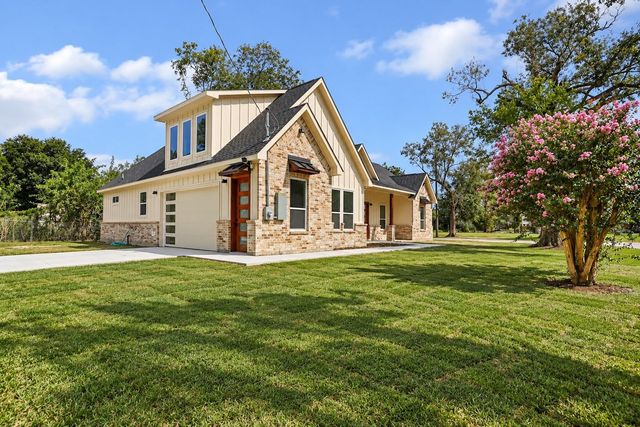 1302 Lamar Street, Liberty, TX 77575