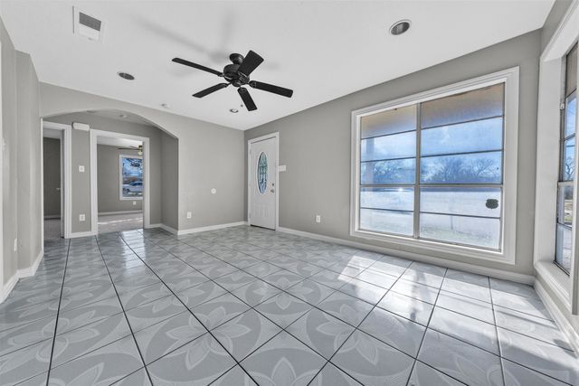 505 Perry Avenue, Waxahachie, TX 75165