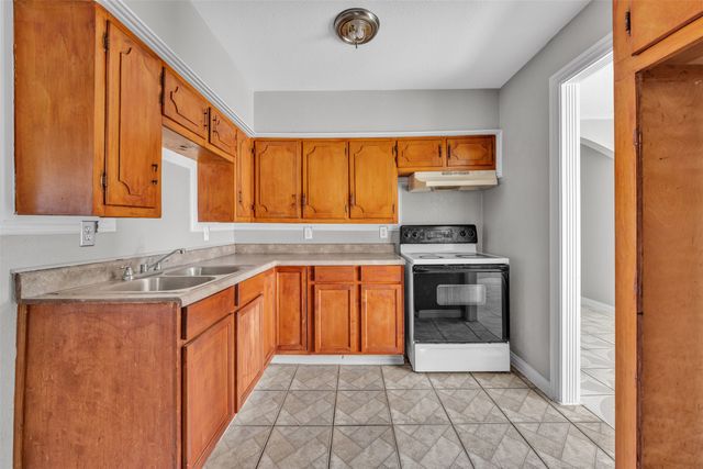 505 Perry Avenue, Waxahachie, TX 75165