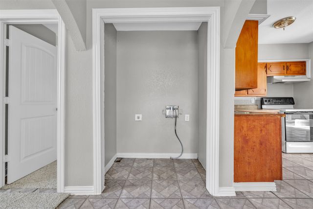 505 Perry Avenue, Waxahachie, TX 75165