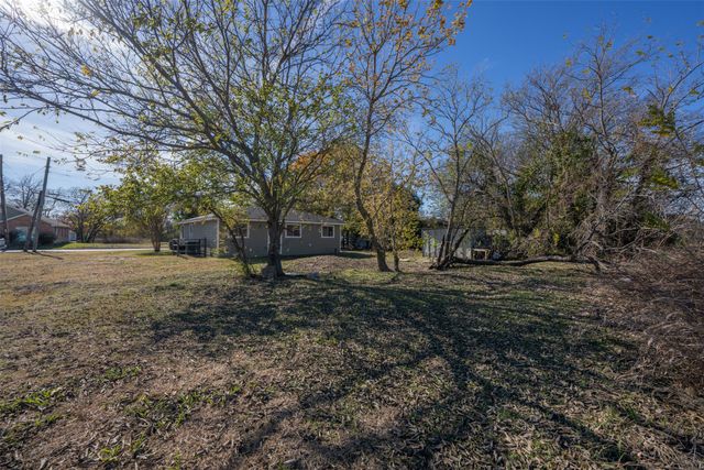 505 Perry Avenue, Waxahachie, TX 75165