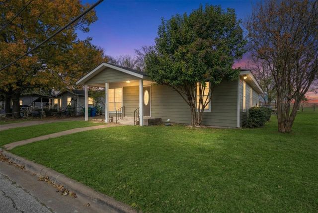 505 Perry Avenue, Waxahachie, TX 75165