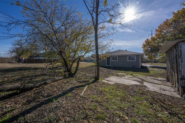 505 Perry Avenue, Waxahachie, TX 75165