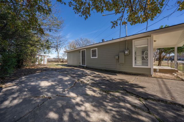 505 Perry Avenue, Waxahachie, TX 75165