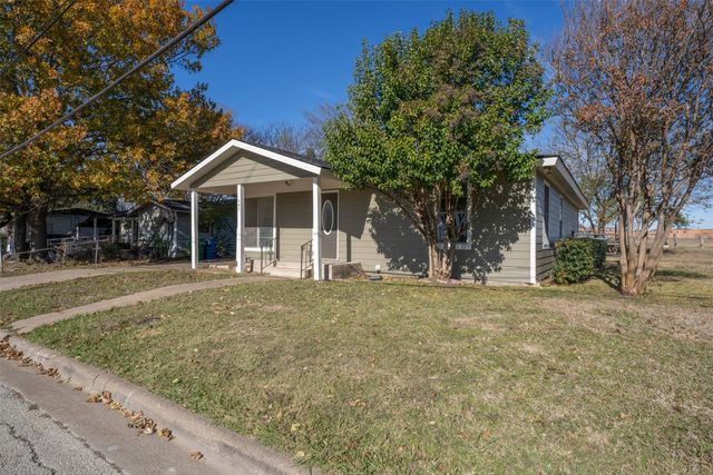 505 Perry Avenue, Waxahachie, TX 75165
